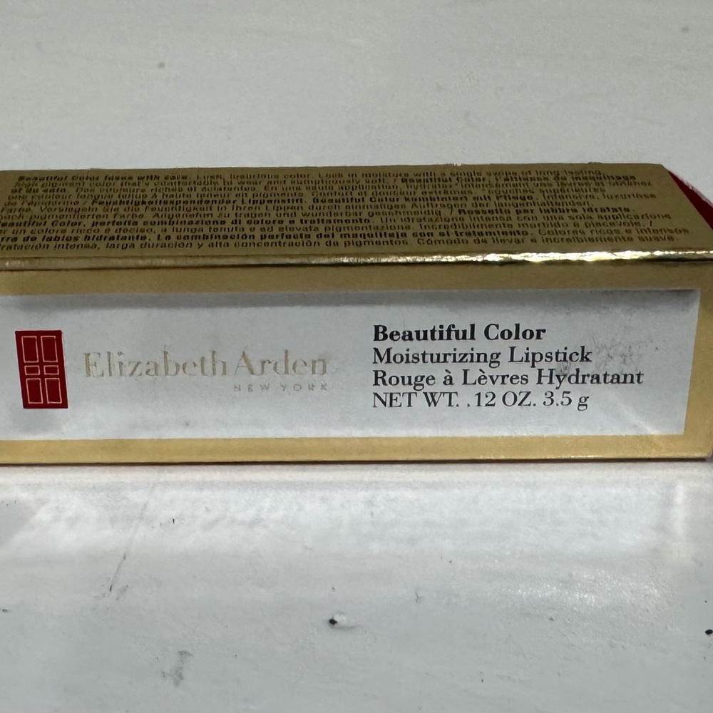 Elizabeth Arden Moisturizing Lipstick in Valentine Red